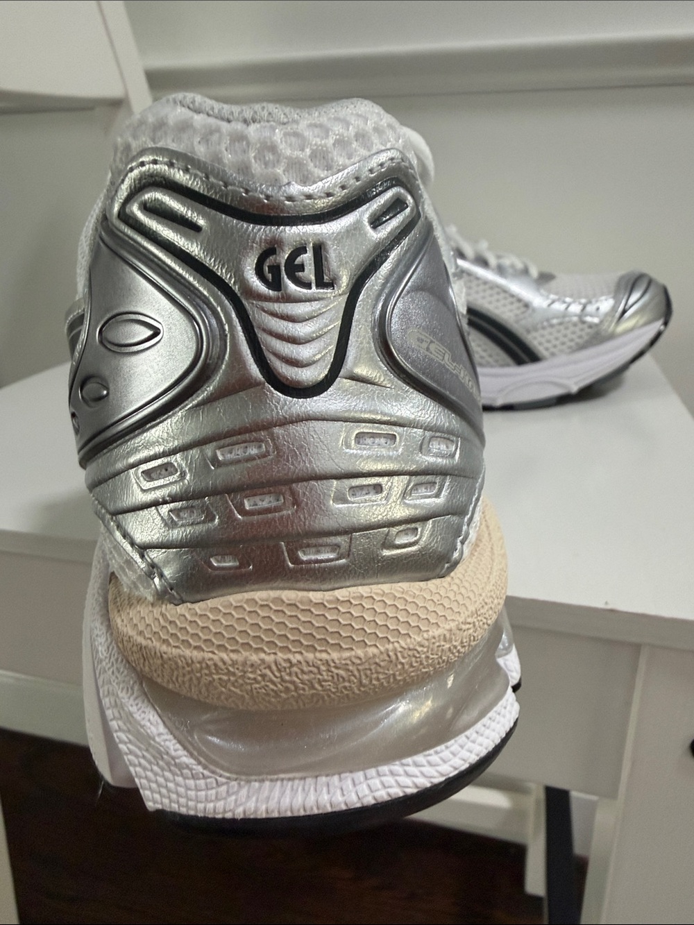 ASICS Silver, White & Beige Men size 8.5 Athletic Running Shoes - Picture 7 of 9